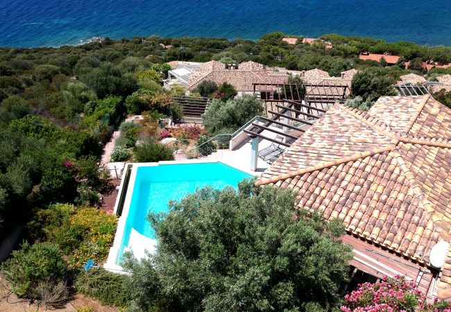 Villa à Quartu Sant´Elena - Villa to rent with pool and sea views in Sardinia