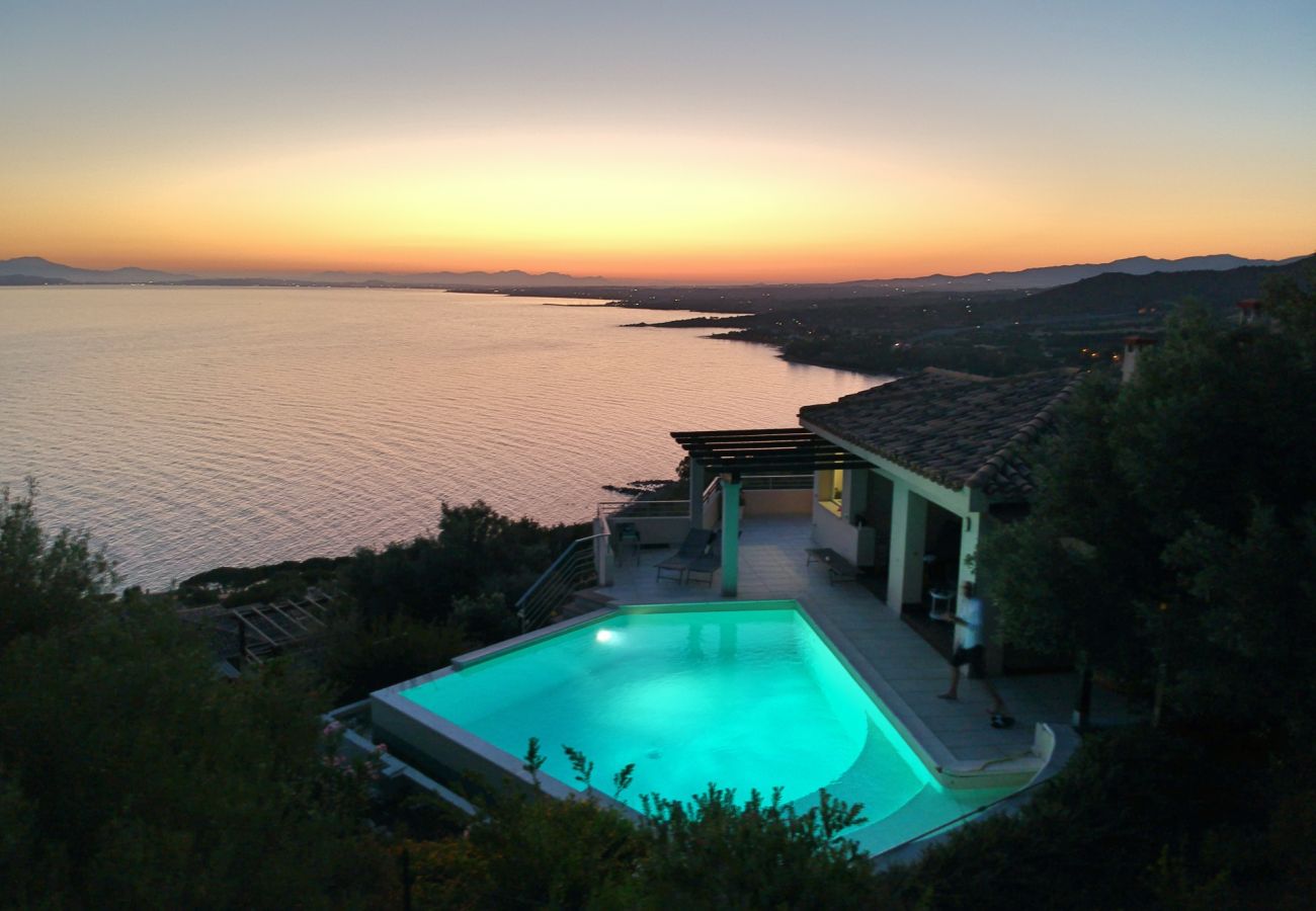 Villa à Quartu Sant´Elena - Villa to rent with pool and sea views in Sardinia