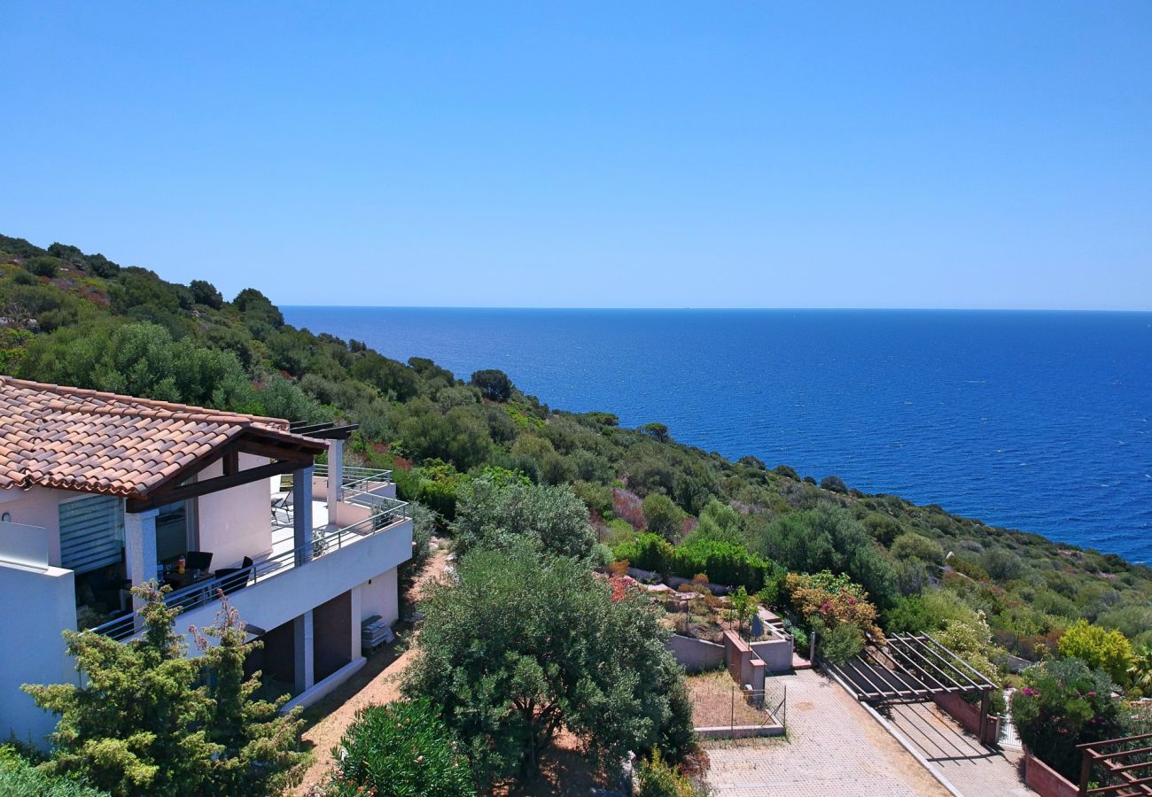 Villa à Quartu Sant´Elena - Villa to rent with pool and sea views in Sardinia