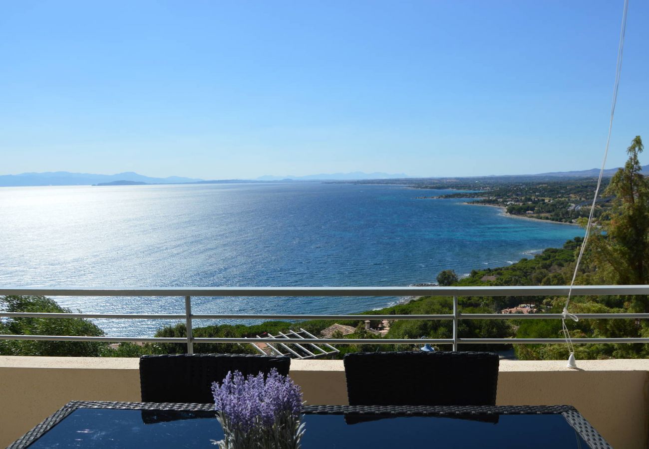 Villa à Quartu Sant´Elena - Villa to rent with pool and sea views in Sardinia