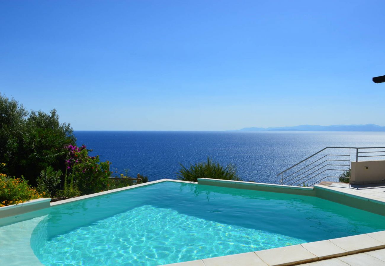 Villa à Quartu Sant´Elena - Villa to rent with pool and sea views in Sardinia