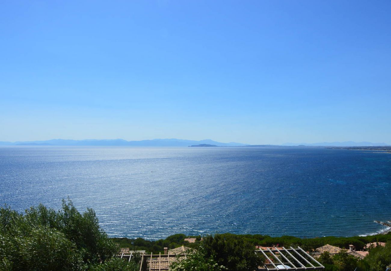 Villa à Quartu Sant´Elena - Villa to rent with pool and sea views in Sardinia