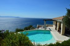 Villa à Quartu Sant´Elena - Villa to rent with pool and sea views...
