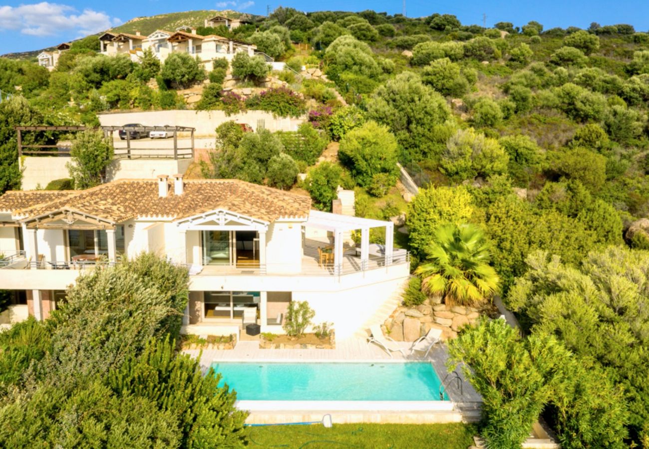 Villa à Quartu Sant´Elena - Holiday rental with pool and sea views in Sardinia