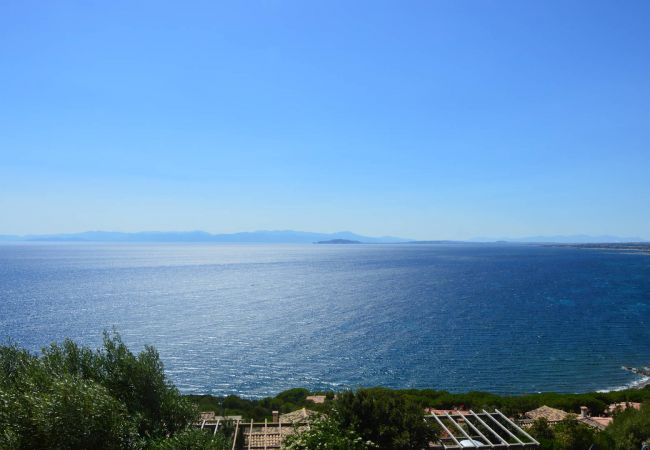 Villa a Quartu Sant´Elena - Villa to rent with pool and sea views in Sardinia Villa a Quartu Sant´Elena - Villa to rent with pool and sea views in Sardinia