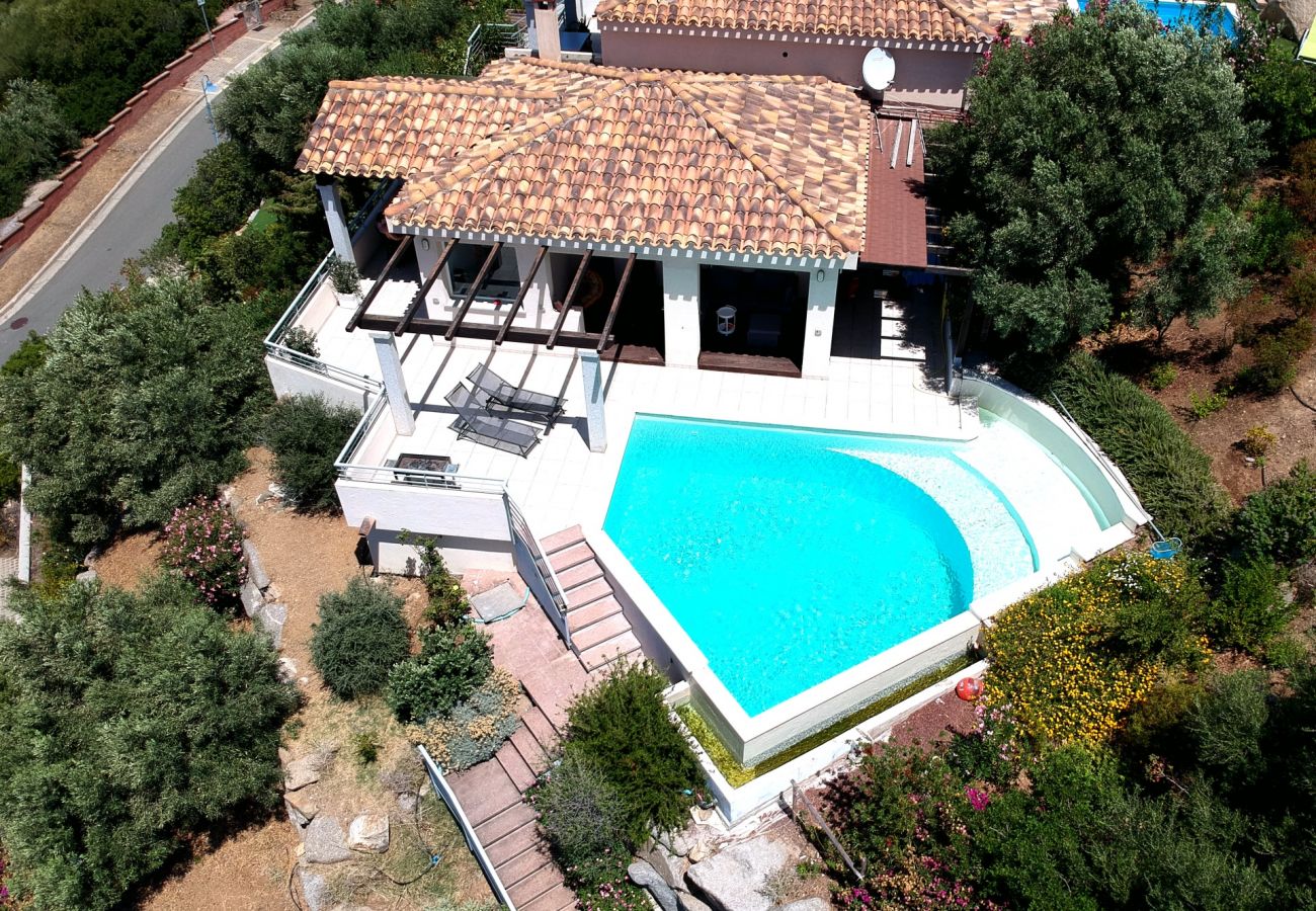 Villa a Quartu Sant´Elena - Villa to rent with pool and sea views in Sardinia
