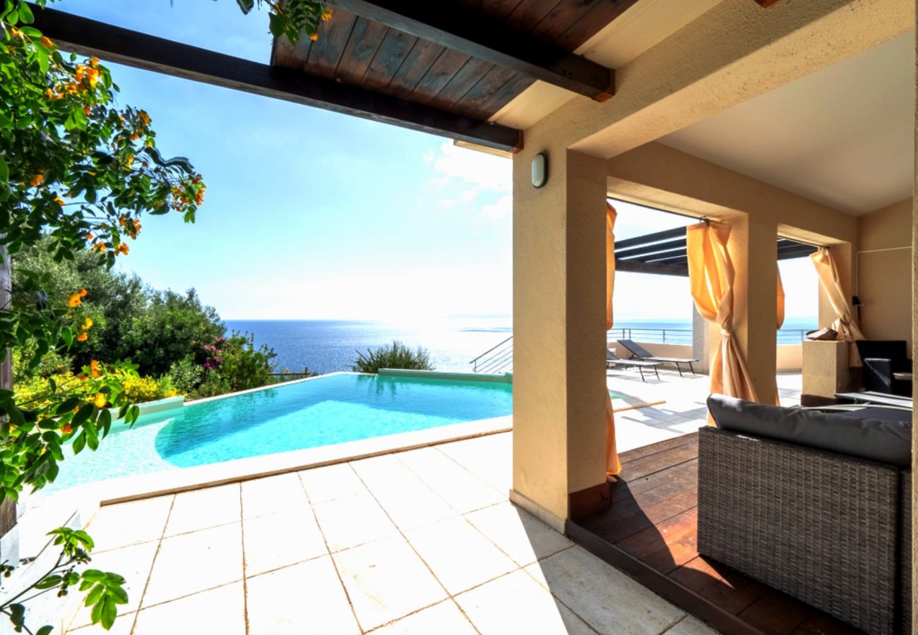 Villa a Quartu Sant´Elena - Villa to rent with pool and sea views in Sardinia