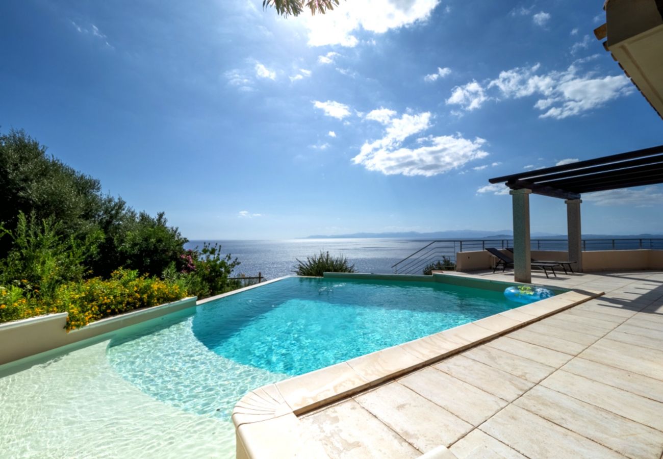 Villa a Quartu Sant´Elena - Villa to rent with pool and sea views in Sardinia