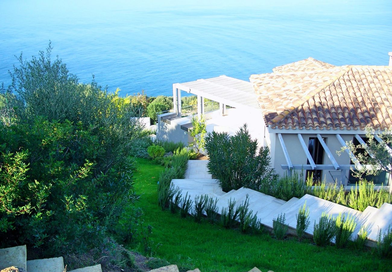 Villa a Quartu Sant´Elena - Holiday rental with pool and sea views in Sardinia