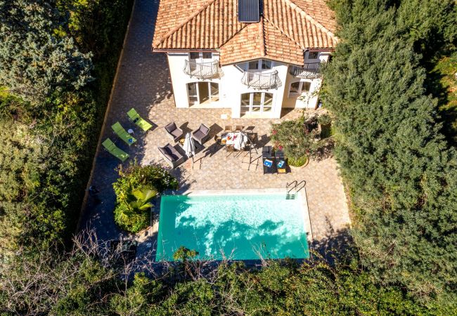 villa con piscina in Sardegna