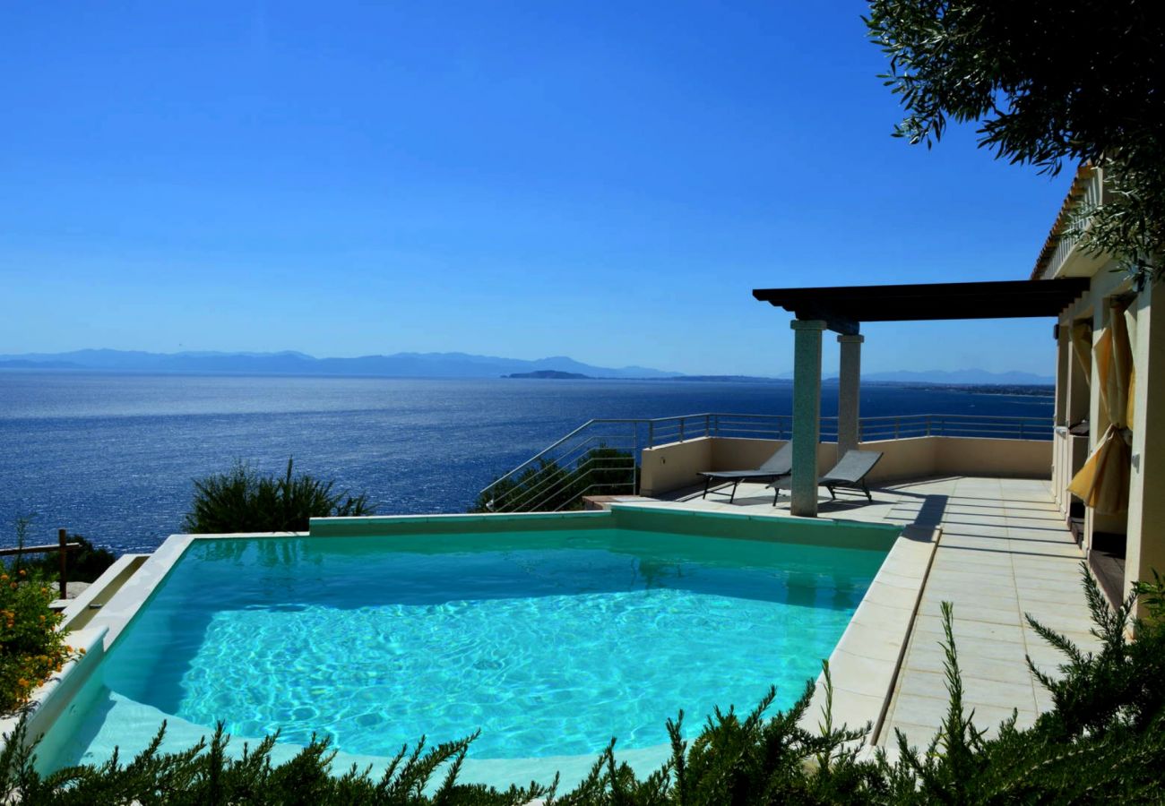 Villa with pool and sea views to rent in Sardinia