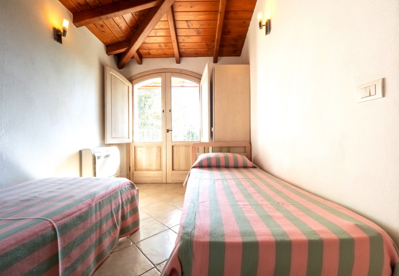 Villa in Maracalagonis - Holiday villa with pool in Torre delle Stelle