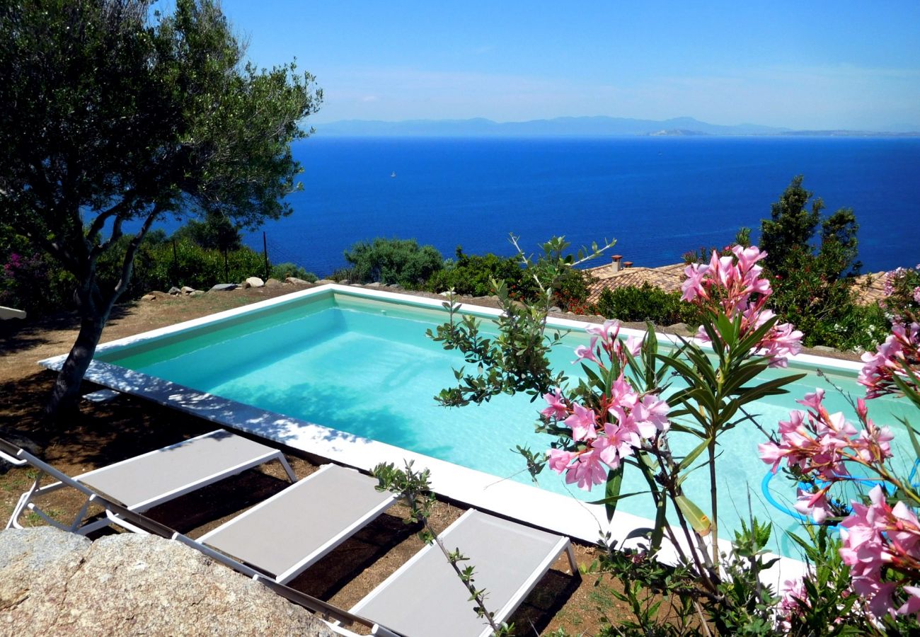 Villa in Quartu Sant´Elena - Sardinia villa with pool and sea views to rent