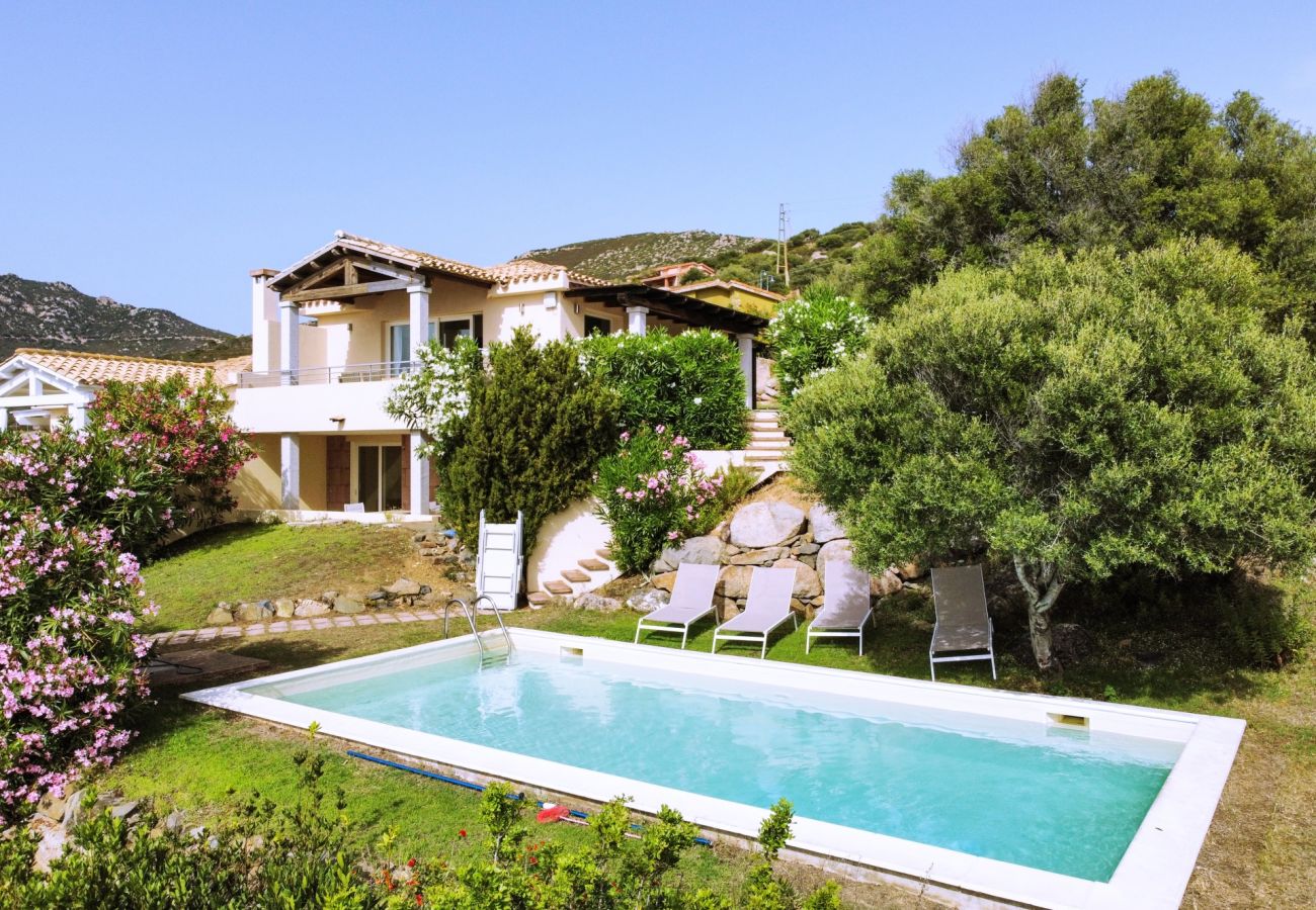 Villa in Quartu Sant´Elena - Sardinia villa with pool and sea views to rent