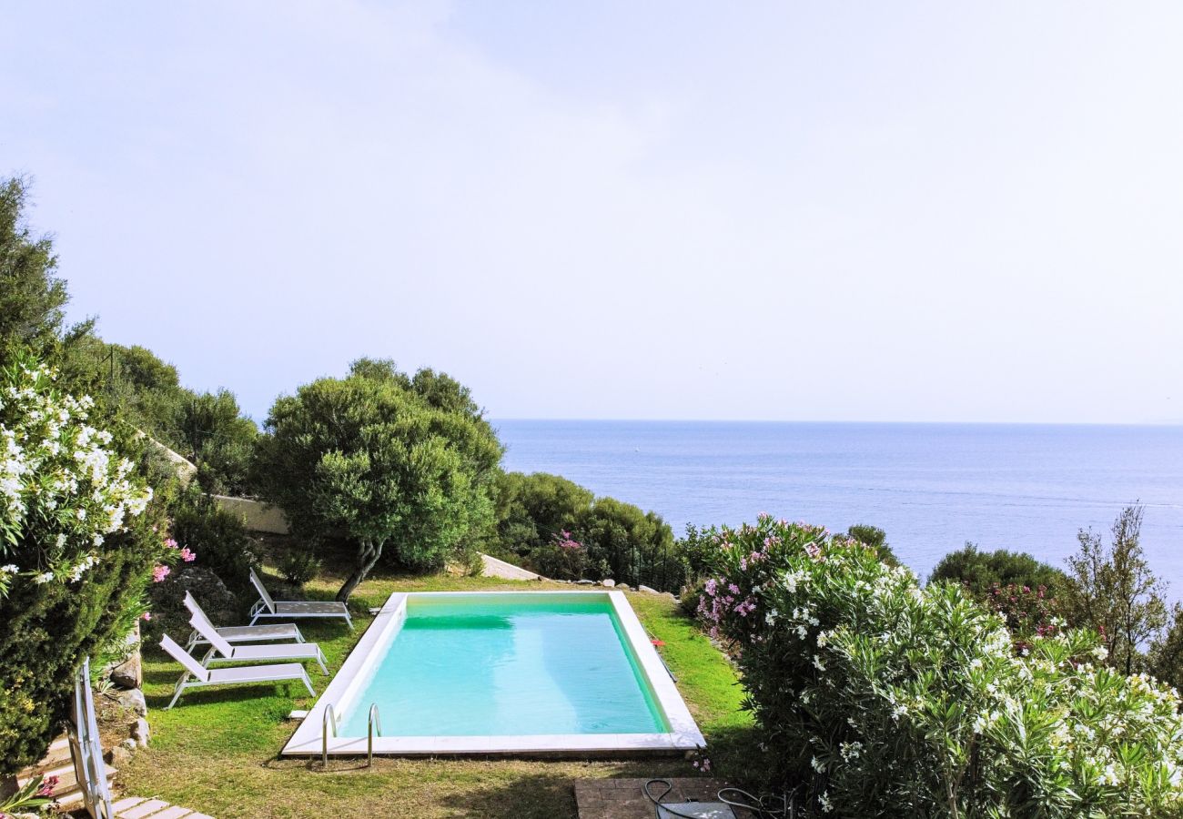 Villa in Quartu Sant´Elena - Sardinia villa with pool and sea views to rent