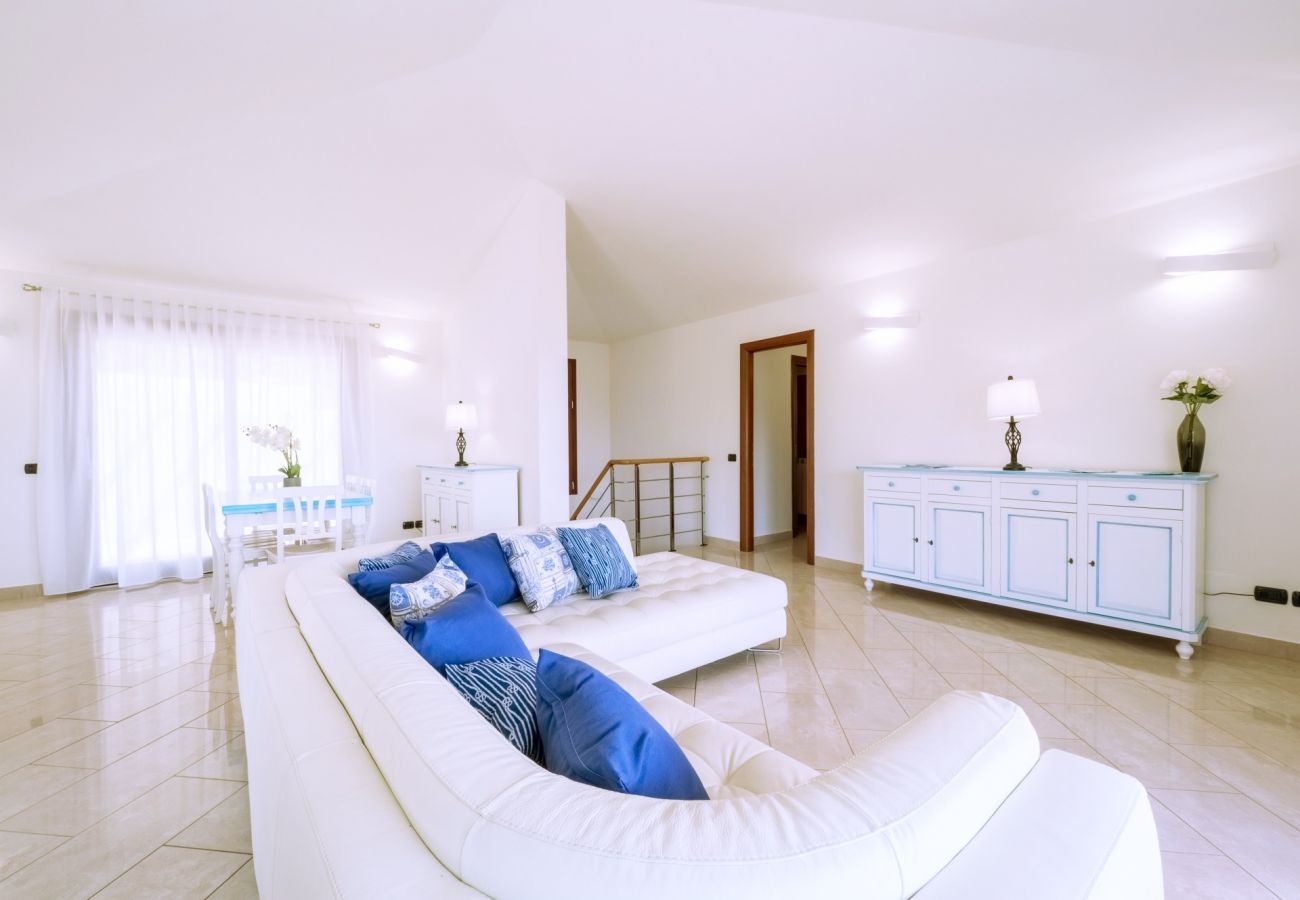 Villa in Quartu Sant´Elena - Holiday home with pool to rent in South Sardinia